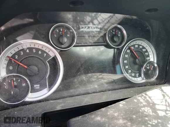 2015 Ram 1500 Laramie z VIN 1C6RR7VT3FS766933, wystawiony jako Copart lot #64125715 z przebiegiem Nie podano mil oraz Szkoda całkowita • Salvage title. Historia ofert i sprzedaży dostępna na DreamBid. Obrazek 9.