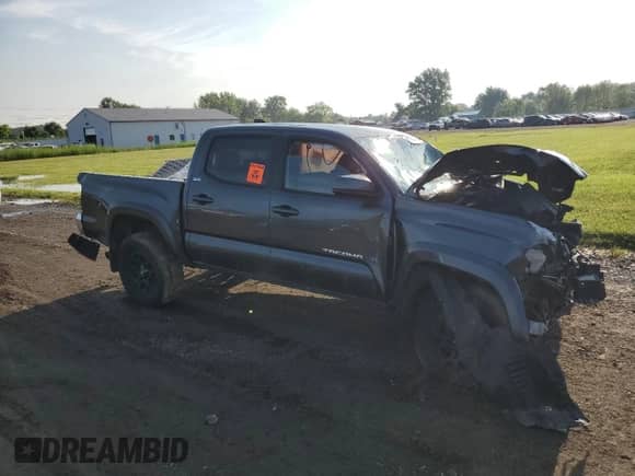 2020 Toyota Tacoma SR5 z VIN 3TMCZ5AN7LM291155, wystawiony jako Copart lot #67111255 z przebiegiem 106 969 mil mil oraz Szkoda całkowita • Salvage title. Historia ofert i sprzedaży dostępna na DreamBid. Obrazek 4.