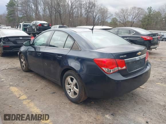 2014 Chevrolet Cruze 1LT z VIN 1G1PC5SBXE7225194, wystawiony jako IAAI lot #41729119 z przebiegiem 143 779 mil mil oraz . Historia ofert i sprzedaży dostępna na DreamBid. Obrazek 3.