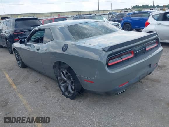 2017 Dodge Challenger SXT Plus z VIN 2C3CDZAGXHH601302, wystawiony jako IAAI lot #43076402 z przebiegiem 66 660 mil mil oraz . Historia ofert i sprzedaży dostępna na DreamBid. Obrazek 3.