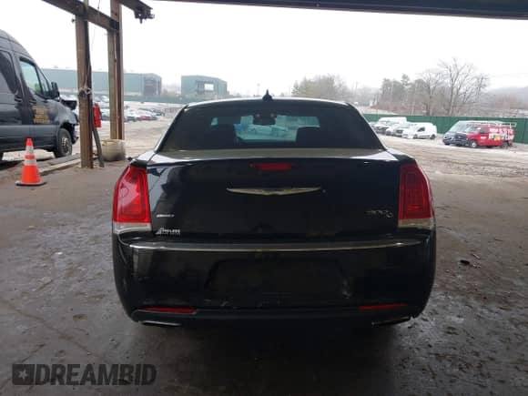 2017 Chrysler 300 C с VIN 2C3CCAKG5HH566624, выставлен на аукционе IAAI как лот 41887332 с пробегом 102 001 миль миль и . История ставок и продаж доступна на DreamBid. Изображение 17.