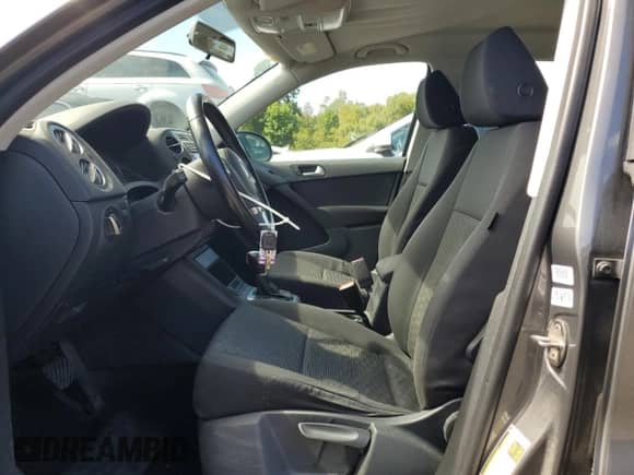 2015 Volkswagen Tiguan S with VIN WVGAV7AX7FW586904, listed as a Copart auction lot 80343785 with 175,151 mi miles and Clean title. Bid and sale history available at DreamBid. Image 7.