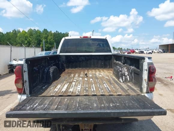 2004 Chevrolet Silverado 2500HD LS with VIN 1GCHK29234E314019, listed as a IAAI auction lot 42984554 with 317,946 mi miles and . Bid and sale history available at DreamBid. Image 16.
