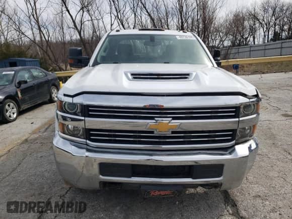 2017 Chevrolet Silverado 3500HD Work Truck z VIN 1GB4KYCY0HF118011, wystawiony jako Copart lot #49736105 z przebiegiem 230 882 mil mil oraz Szkoda całkowita • Salvage title. Historia ofert i sprzedaży dostępna na DreamBid. Obrazek 5.