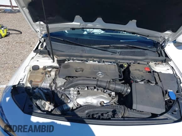 2020 Mercedes-Benz CLA 250 z VIN W1K5J4GB5LN085240, wystawiony jako IAAI lot #40909168 z przebiegiem 97 787 mil mil oraz . Historia ofert i sprzedaży dostępna na DreamBid. Obrazek 10.