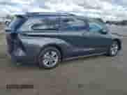 2025 Toyota Sienna XLE with VIN 5TDJSKFCXSS201688, listed as a Copart auction lot 71071035 with 371 mi miles and Salvage title. Bid and sale history available at DreamBid. Image 3.