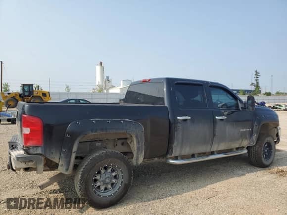 2009 Chevrolet Silverado 2500HD LT с VIN 1GCHK53K99F121997, выставлен на аукционе Copart как лот 59965065 с пробегом 300 394 миль миль и Списание • Salvage title. История ставок и продаж доступна на DreamBid. Изображение 3.