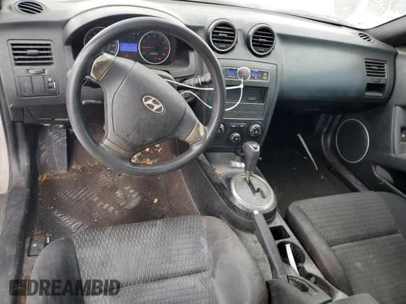 2008 Hyundai Tiburon GS с VIN KMHHM66DX8U295094, выставлен на аукционе Copart как лот 78100674 с пробегом 143 506 миль миль и Списание • Salvage title. История ставок и продаж доступна на DreamBid. Изображение 8.