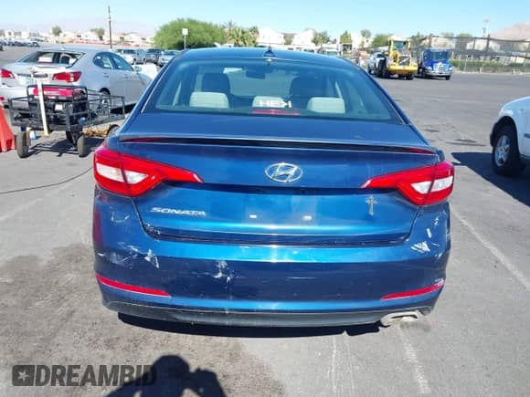 2015 Hyundai Sonata SE z VIN 5NPE24AF0FH130981, wystawiony jako IAAI lot #43476785 z przebiegiem 177 631 mil mil oraz . Historia ofert i sprzedaży dostępna na DreamBid. Obrazek 12.