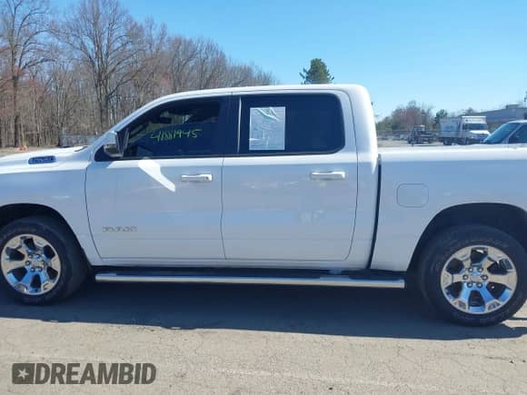 2024 Ram 1500 Big Horn z VIN 1C6SRFFT8RN107517, wystawiony jako IAAI lot #41881945 z przebiegiem 26 396 mil mil oraz . Historia ofert i sprzedaży dostępna na DreamBid. Obrazek 15.