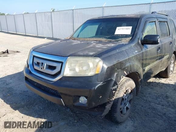 2010 Honda Pilot Touring with VIN 5FNYF3H97AB008623, listed as a IAAI auction lot 42797309 with 312,005 mi miles and . Bid and sale history available at DreamBid. Image 2.