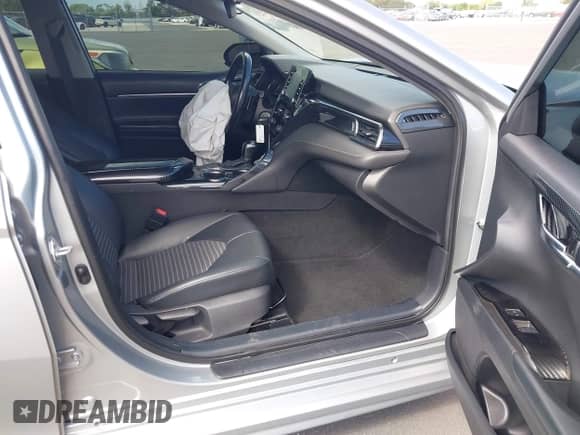 2021 Toyota Camry SE with VIN 4T1G11AK2MU445593, listed as a IAAI auction lot 43385464 with 57,907 mi miles and . Bid and sale history available at DreamBid. Image 5.