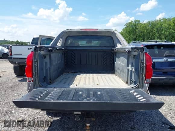 2004 Chevrolet Avalanche Z66 с VIN 3GNEC12T64G264908, выставлен на аукционе IAAI как лот 42514551 с пробегом 250 862 миль миль и . История ставок и продаж доступна на DreamBid. Изображение 16.