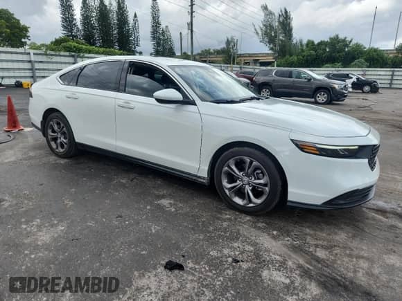 2024 Honda Accord EX z VIN 1HGCY1F3XRA036235, wystawiony jako Copart lot #80705605 z przebiegiem 3 512 mil mil oraz Czysty tytuł • Clean title. Historia ofert i sprzedaży dostępna na DreamBid. Obrazek 4.