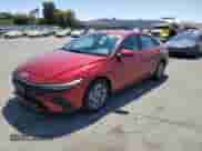 2025 Hyundai Elantra Blue z VIN KMHLM4DJ4SU129717, wystawiony jako Copart lot #63066885 z przebiegiem 10 901 mil mil oraz Szkoda całkowita • Salvage title. Historia ofert i sprzedaży dostępna na DreamBid. Obrazek 1.