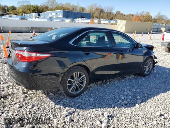 2015 Toyota Camry SE z VIN 4T1BF1FKXFU066963, wystawiony jako Copart lot #82642705 z przebiegiem 179 074 mil mil oraz Szkoda całkowita • Salvage title. Historia ofert i sprzedaży dostępna na DreamBid. Obrazek 3.