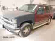 1998 Chevrolet Tahoe z VIN 1GNEK13R2WJ318633, wystawiony jako IAAI lot #42677315 z przebiegiem 204 476 mil mil oraz . Historia ofert i sprzedaży dostępna na DreamBid. Obrazek 2.