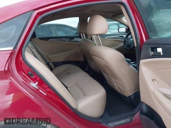 2014 Hyundai Sonata z VIN KMHEC4A4XEA113151, wystawiony jako IAAI lot #43214726 z przebiegiem 171 021 mil mil oraz . Historia ofert i sprzedaży dostępna na DreamBid. Obrazek 8.