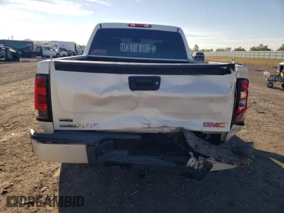 2010 GMC Sierra 1500 Denali z VIN 3GTRKXE27AG293882, wystawiony jako Copart lot #82752524 z przebiegiem 204 258 mil mil oraz Szkoda całkowita • Salvage title. Historia ofert i sprzedaży dostępna na DreamBid. Obrazek 6.