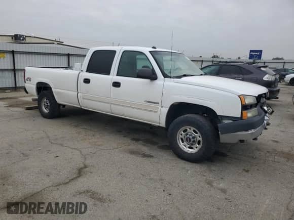 2004 Chevrolet Silverado 2500HD LS z VIN 1GCHK23U04F194278, wystawiony jako Copart lot #83757055 z przebiegiem 261 583 mil mil oraz Czysty tytuł • Clean title. Historia ofert i sprzedaży dostępna na DreamBid. Obrazek 4.