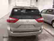 2020 Toyota Sienna XLE z VIN 5TDYZ3DCXLS040067, wystawiony jako IAAI lot #43436923 z przebiegiem 60 331 mil mil oraz . Historia ofert i sprzedaży dostępna na DreamBid. Obrazek 16.