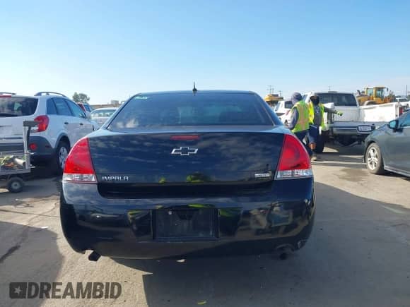 2014 Chevrolet Impala LS with VIN 2G1WA5E31E1140182, listed as a IAAI auction lot 43302098 with 150,453 mi miles and . Bid and sale history available at DreamBid. Image 17.