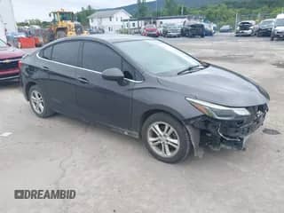 2016 Chevrolet Cruze LT z VIN 1G1BE5SM3G7299601, wystawiony jako IAAI lot #42980862 z przebiegiem 170 195 mil mil oraz . Historia ofert i sprzedaży dostępna na DreamBid. Obrazek 1.
