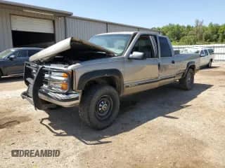 2000 Chevrolet Silverado 3500 с VIN 1GCHK33J6YF516293, выставлен на аукционе Copart как лот 53083035 с пробегом 220 219 миль миль и Списание • Salvage title. История ставок и продаж доступна на DreamBid. Изображение 1.