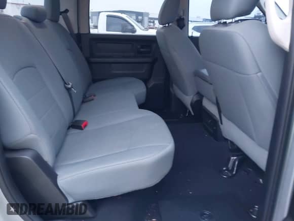 2019 Ram 1500 Express z VIN 1C6RR7KT7KS743055, wystawiony jako IAAI lot #41298661 z przebiegiem 57 536 mil mil oraz . Historia ofert i sprzedaży dostępna na DreamBid. Obrazek 8.