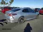 2019 Toyota Camry SE z VIN 4T1B11HK6KU170226, wystawiony jako Copart lot #82595245 z przebiegiem 105 367 mil mil oraz Szkoda całkowita • Salvage title. Historia ofert i sprzedaży dostępna na DreamBid. Obrazek 3.