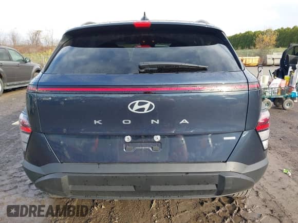 2025 Hyundai Kona SEL с VIN KM8HBCAB6SU308201, выставлен на аукционе IAAI как лот 43512824 с пробегом 7 160 миль миль и . История ставок и продаж доступна на DreamBid. Изображение 16.