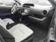 2015 Toyota Prius One z VIN JTDKDTB35F1575641, wystawiony jako IAAI lot #41803870 z przebiegiem 129 286 mil mil oraz . Historia ofert i sprzedaży dostępna na DreamBid. Obrazek 5.