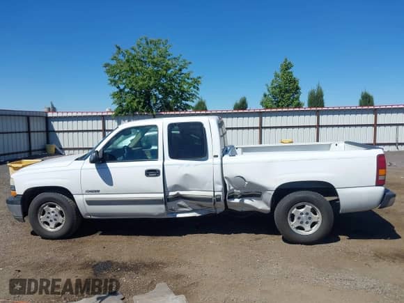 2002 Chevrolet Silverado 1500 LS with VIN 1GCEC19T22Z114628, listed as a IAAI auction lot 42391345 with 175,385 mi miles and . Bid and sale history available at DreamBid. Image 15.