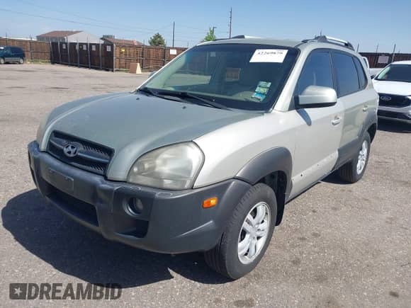 2007 Hyundai Tucson SE z VIN KM8JN72D57U544751, wystawiony jako IAAI lot #42269879 z przebiegiem 177 672 mil mil oraz . Historia ofert i sprzedaży dostępna na DreamBid. Obrazek 2.