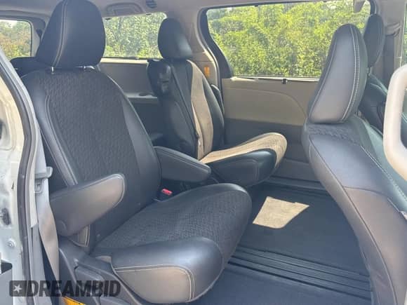 2014 Toyota Sienna SE с VIN 5TDXK3DC9ES431830, выставлен на аукционе Copart как лот 80676795 с пробегом 77 996 миль миль и Чистый • Clean title. История ставок и продаж доступна на DreamBid. Изображение 6.