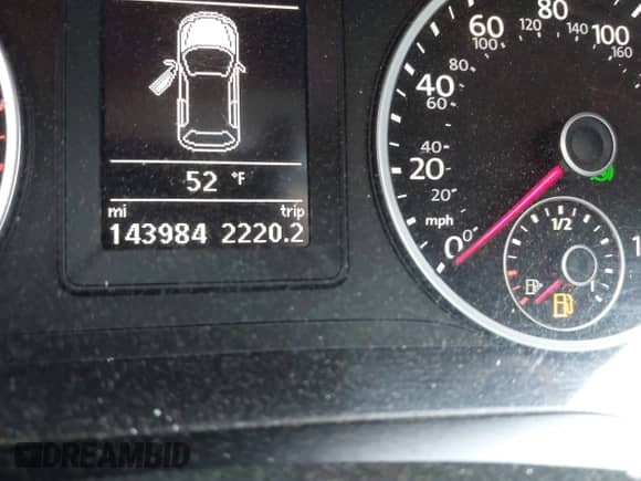 2015 Volkswagen Tiguan S z VIN WVGAV7AX6FW567468, wystawiony jako IAAI lot #42330317 z przebiegiem 143 984 mil mil oraz . Historia ofert i sprzedaży dostępna na DreamBid. Obrazek 15.