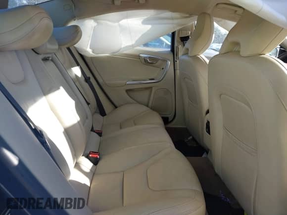 2013 Volvo S60 T5 с VIN YV1612FH3D2204716, выставлен на аукционе IAAI как лот 41002775 с пробегом 105 916 миль миль и . История ставок и продаж доступна на DreamBid. Изображение 8.