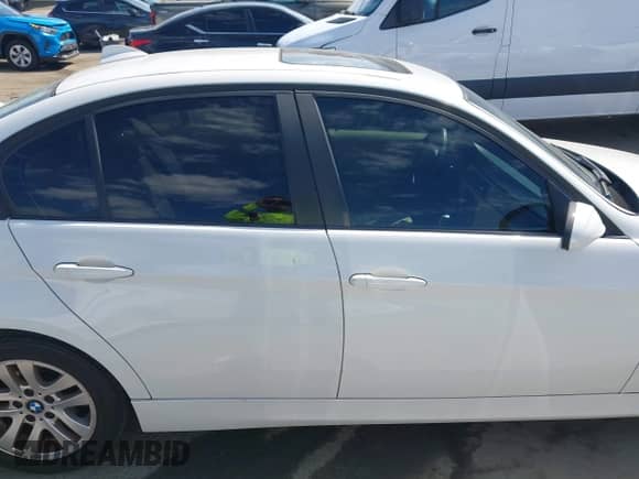 2007 BMW 3 Series 328i z VIN WBAVC53547FZ73971, wystawiony jako IAAI lot #43293178 z przebiegiem 137 616 mil mil oraz . Historia ofert i sprzedaży dostępna na DreamBid. Obrazek 12.