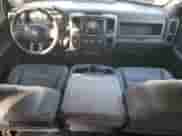 2015 Ram 1500 Tradesman z VIN 1C6RR6FG1FS755196, wystawiony jako Copart lot #66000385 z przebiegiem 162 815 mil mil oraz Szkoda całkowita • Salvage title. Historia ofert i sprzedaży dostępna na DreamBid. Obrazek 8.