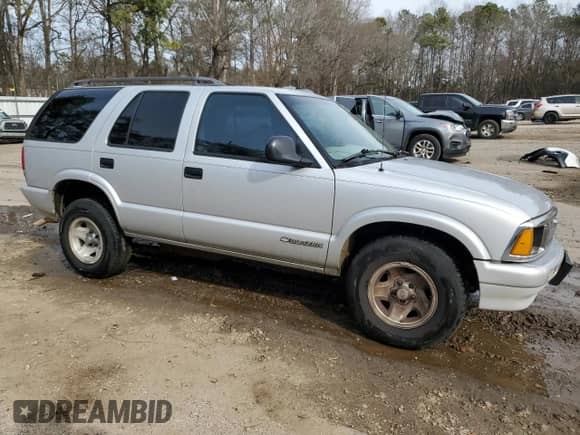 1997 Chevrolet Blazer LS z VIN 1GNCS13W2VK216755, wystawiony jako Copart lot #42385625 z przebiegiem 269 008 mil mil oraz Szkoda całkowita • Salvage title. Historia ofert i sprzedaży dostępna na DreamBid. Obrazek 4.
