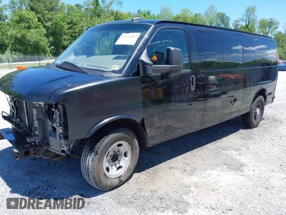 2018 Chevrolet Express Passenger LT z VIN 1GAZGPFG2J1320909, wystawiony jako IAAI lot #42332001 z przebiegiem 89 732 mil mil oraz . Historia ofert i sprzedaży dostępna na DreamBid. Obrazek 2.