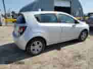 2012 Chevrolet Sonic LS с VIN 1G1JA6SH7C4137692, выставлен на аукционе Copart как лот 61487475 с пробегом 4 089 миль миль и Списание • Salvage title. История ставок и продаж доступна на DreamBid. Изображение 3.