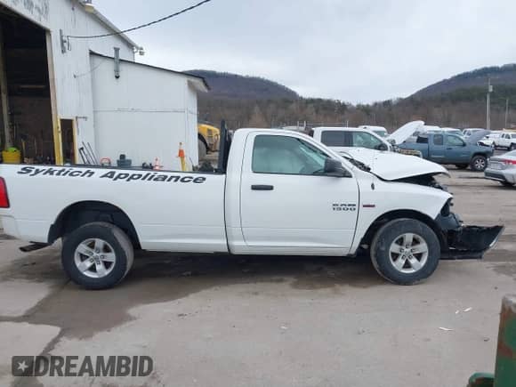 2017 Ram 1500 Tradesman с VIN 3C6JR6DT0HG654593, выставлен на аукционе IAAI как лот 41602413 с пробегом 38 215 миль миль и . История ставок и продаж доступна на DreamBid. Изображение 13.