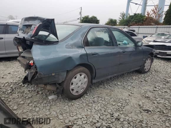 1997 Honda Accord LX with VIN 1HGCD5638VA234390, listed as a Copart auction lot 68820625 with 184,122 mi miles and Salvage title. Bid and sale history available at DreamBid. Image 3.