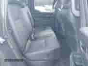 2025 Toyota Tacoma SR z VIN 3TMLB5JN9SM122113, wystawiony jako IAAI lot #43150778 z przebiegiem 3 655 mil mil oraz . Historia ofert i sprzedaży dostępna na DreamBid. Obrazek 8.