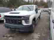 2021 Chevrolet Silverado 2500HD Work Truck z VIN 1GC1YLE70MF244139, wystawiony jako IAAI lot #41483907 z przebiegiem 135 838 mil mil oraz . Historia ofert i sprzedaży dostępna na DreamBid. Obrazek 2.