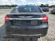 2014 Chrysler 200 Touring z VIN 1C3CCBBB3EN152299, wystawiony jako Copart lot #81837385 z przebiegiem 76 389 mil mil oraz Szkoda całkowita • Salvage title. Historia ofert i sprzedaży dostępna na DreamBid. Obrazek 6.