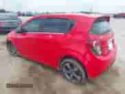 2016 Chevrolet Sonic RS z VIN 1G1JG6SB1G4158098, wystawiony jako IAAI lot #42075726 z przebiegiem 114 045 mil mil oraz . Historia ofert i sprzedaży dostępna na DreamBid. Obrazek 3.