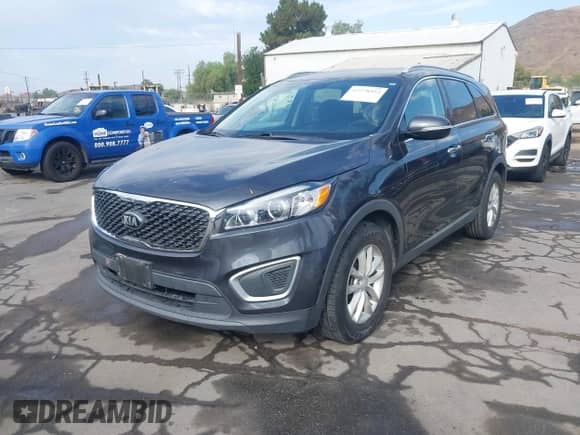 2018 Kia Sorento LX with VIN 5XYPG4A38JG348635, listed as a IAAI auction lot 42778952 with 97,343 mi miles and . Bid and sale history available at DreamBid. Image 2.