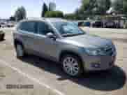 2011 Volkswagen Tiguan SEL с VIN WVGAV7AXXBW549291, выставлен на аукционе Copart как лот 61309895 с пробегом 89 428 миль миль и Списание • Salvage title. История ставок и продаж доступна на DreamBid. Изображение 4.